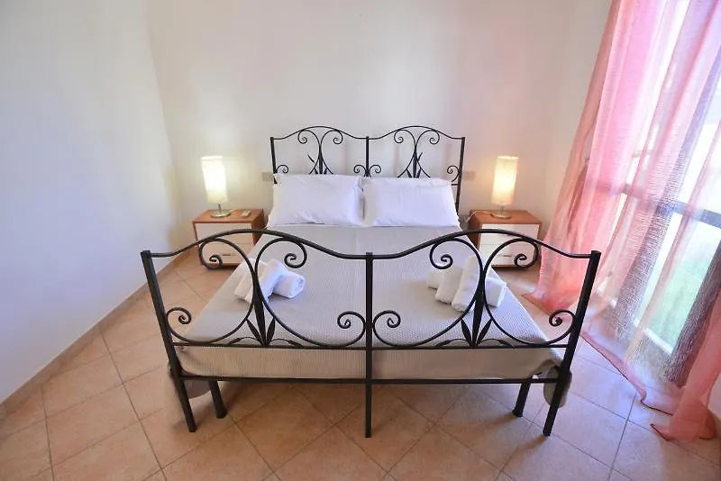 Izzhome Crispi Pula Apartment