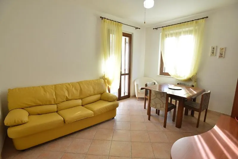 Izzhome Crispi Pula Apartment