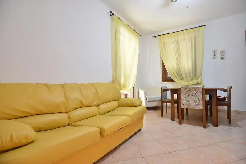 Izzhome Crispi Pula