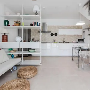 Comfy W/ Private Parking Appartamento